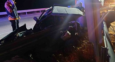 Bariyerlere çarpan otomobil sürücüsü hayatını kaybetti