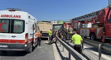 Basın Ekspres yolunda feci kaza: Motosiklet sürücüsü hafriyat kamyonunun altında kaldı