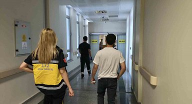 Başına fayans düşen işçi yaralandı