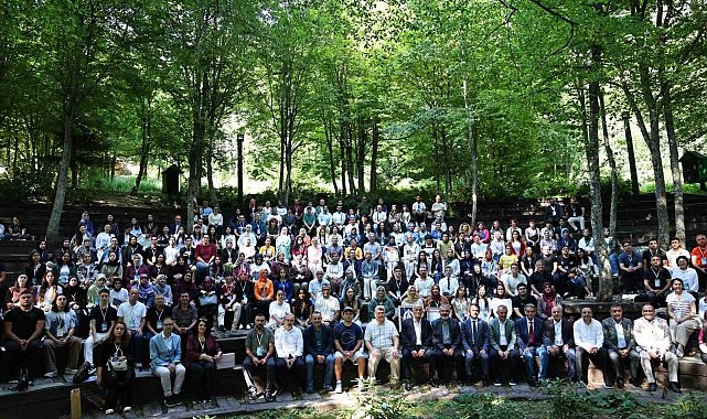 Başiskele'de gençleri buluşturan edebiyat kampı