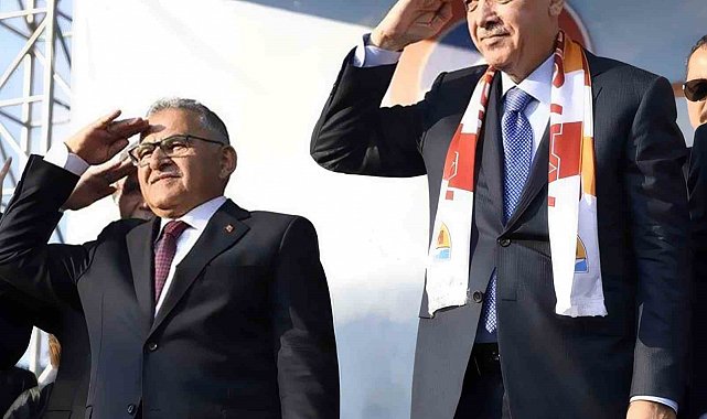 Başkan Büyükkııç'tan 25. yıl mesajı" Çeyrek asırlık hizmet ve eser yürüyüşü"