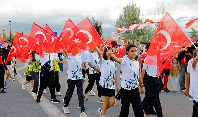 Başkan Büyükkılıç, gençlerin coşkusuna ortak oldu