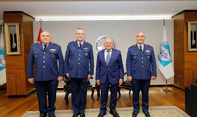 Başkan Büyükkılıç, Kayseri'nin yeni atanan komutanlarını ağırladı