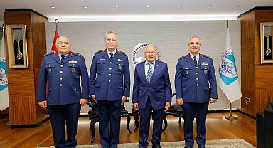 Başkan Büyükkılıç, Kayseri'nin yeni atanan komutanlarını ağırladı
