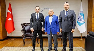 Başkan Büyükkılıç, şehrin farklı kesimlerinden konuklarını makamında ağırladı