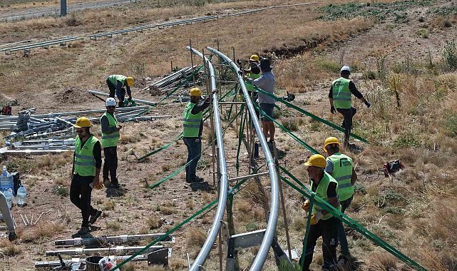 Başkan Büyükkılıç'ın Erciyes'teki yeni projesi yükseliyor: dağ kızağında raylar yerine oturuyor