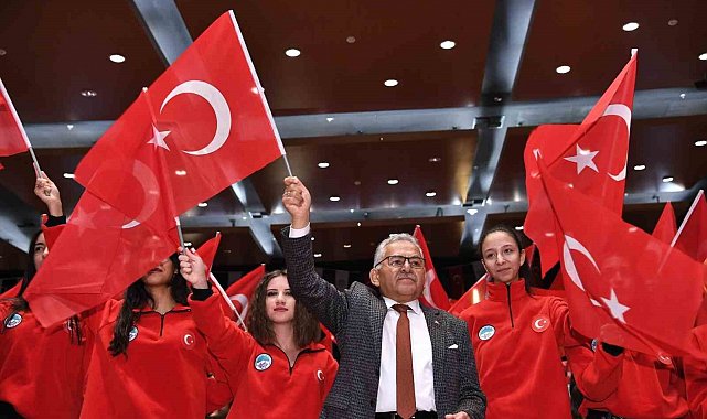 Başkan Büyükkılıç'tan Kayseri'yi tercih eden gençlere tebrik