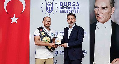 Başkan Vekili Biba'dan dünya şampiyonu güreşçiye tebrik