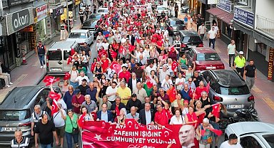 Başkan Yetişkin 30 Ağustos coşkusunu Efeler'de dört bir yana taşıdı