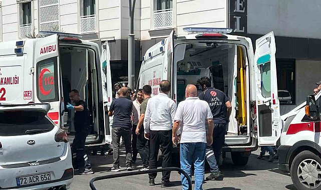 Batman'da motosiklet ile iki otomobil çarpıştı: 2 yaralı