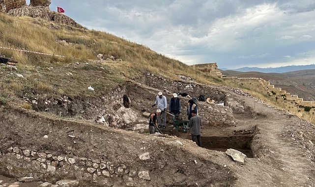 Bayburt Kalesi'nde arkeolojik kazılar sürüyor: Tarih İlk Tunç Çağı'na uzanıyor