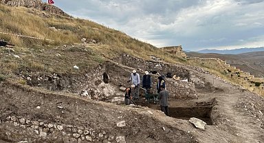 Bayburt Kalesi'nde arkeolojik kazılar sürüyor: Tarih İlk Tunç Çağı'na uzanıyor