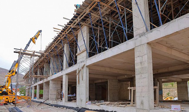 Bayburt'ta 3 okulun yapımı devam ediyor