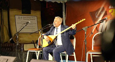 Bayburt'ta aşıklar 'Zafer Bayramı' anısına türküler söyledi