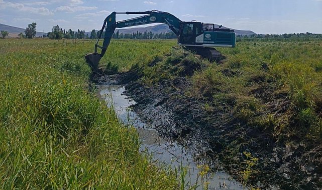 Bayburt'ta bent temizliği ve dere yatağı düzenleme çalışmaları sürüyor