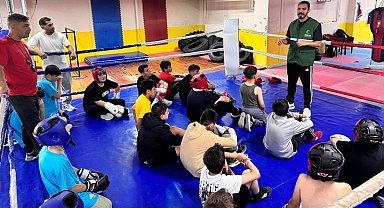 Bayburt'ta boks sporcularına bağımlılıkla mücadele eğitimi verildi