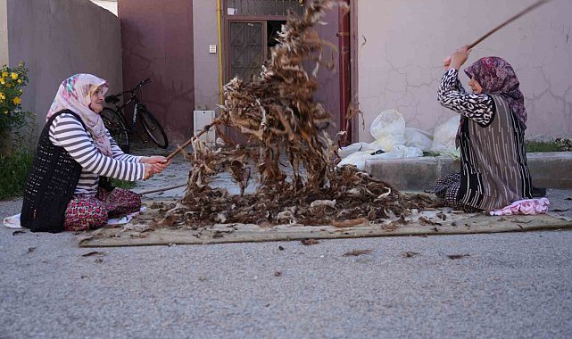 Bayburt'ta kadınların geleneksel yün mesaisi