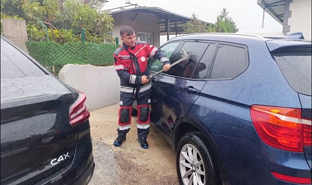 Belen'de araçta mahsur kalan bebek kurtarıldı
