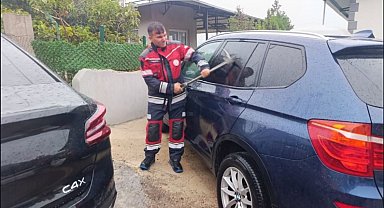 Belen'de araçta mahsur kalan bebek kurtarıldı