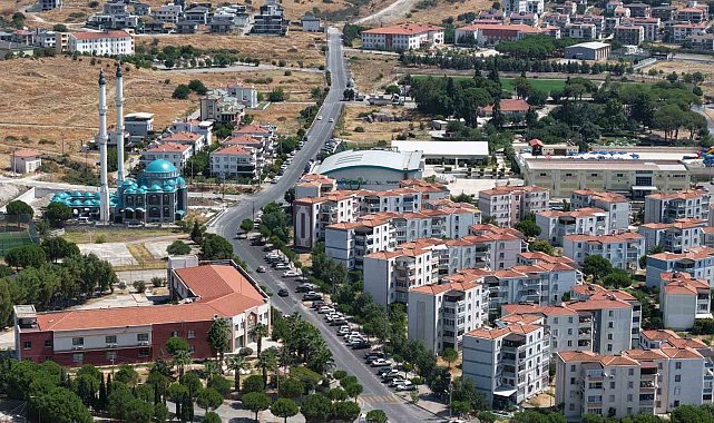 Bergama'da yollar yenileniyor, ulaşım daha güvenli hale geliyor
