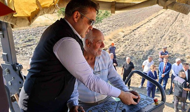 Bilecik'te Göynücek-Düzağaç-Dombayçayır Grup Köy Yolu'na sıcak asfalt atıldı