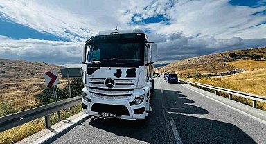 Bilecik'te kamyon ile otomobil çarpıştı, 1 yaralı