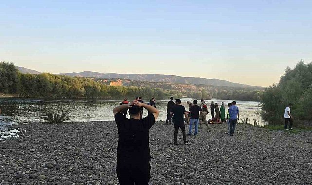 Bingöl'de nehirde akıntıya kapılan iki kardeşten biri kayboldu