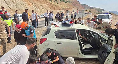 Bingöl'de otomobil yoldan çıktı: 3 yaralı