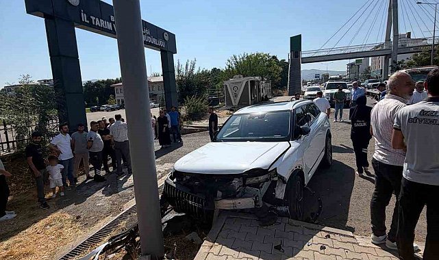 Bingöl'de trafik kazası: 4 yaralı