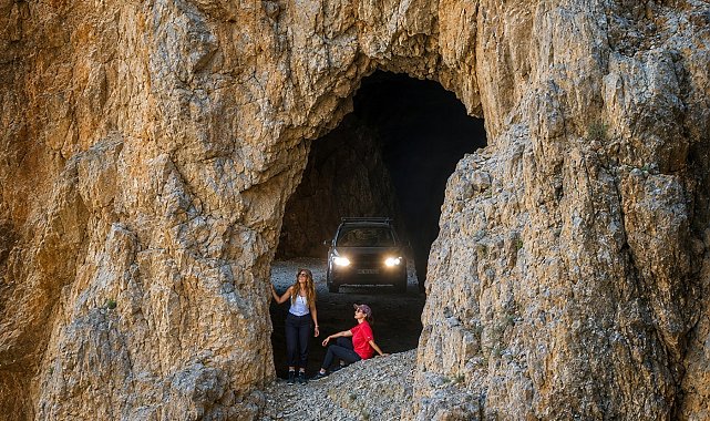 Bir asırdan fazla süren mücadelenin eseri: Taş Yolu turistlerin gözdesi