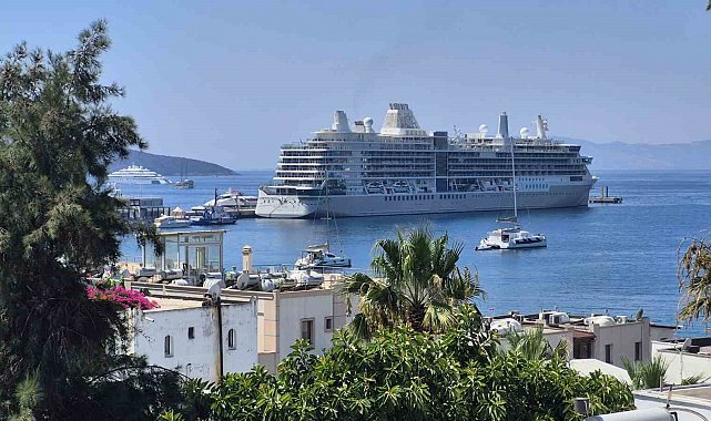 Bodrum'a iki gemi ile 1144 yolcu geldi