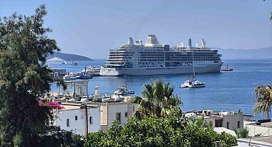 Bodrum'a iki gemi ile 1144 yolcu geldi