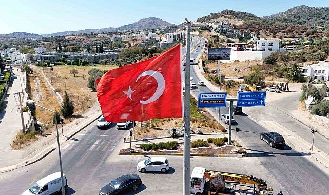 Bodrum'da bayrak direkleri bakımdan geçirildi