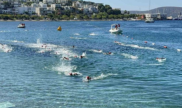 Bodrum'da sağlık için kulaç attılar: "Sağlığa Kulaç At" ikinci kez denizde