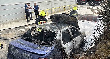 Bolu'da 15 gün önce aldığı otomobil, park halindeyken küle döndü