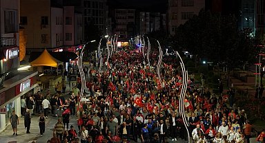 Bolu'da 30 Ağustos Zafer Bayramı fener alayıyla kutlandı