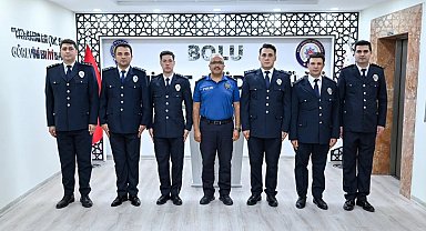 Bolu'da başkomiserliğe terfi eden polislere rütbeleri takıldı