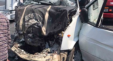 Buharkent'te minibüsler çarpıştı: 8 yaralı