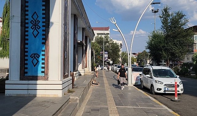 Bunaltıcı sıcaklara karşı Munzur Dağları'nda kartopu keyfi