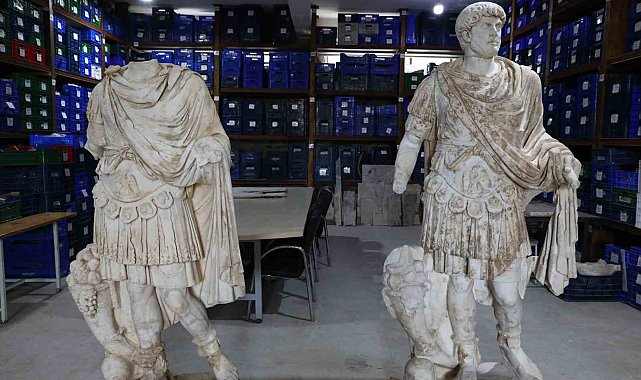 Burdur'da 1950 yıllık tarih gün yüzüne çıktı: Hadrianus heykeli yeniden ayağa kaldırıldı