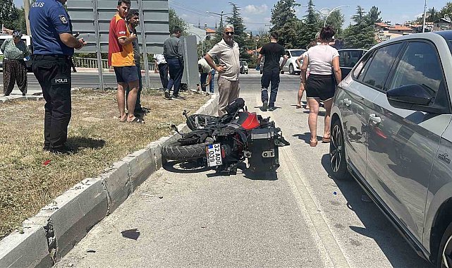 Burdur'da motosiklet ile otomobil çarpıştı: 1 yaralı