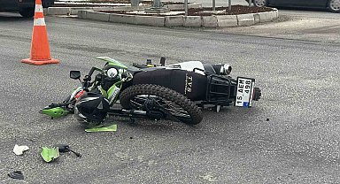Burdur'da otomobil ile çarpışan motosikletin sürücüsü ağır yaralandı