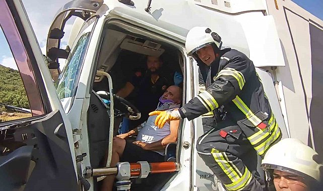 Burdur'da tırlar çarpıştı: 1 yaralı