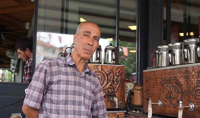 Burdur'un 50 yıllık neşe kaynağı: Çaycı Hakkı'nın gülüşü kentin simgesi oldu