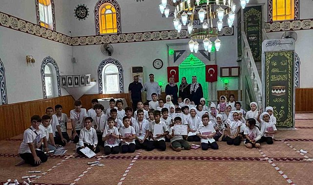 Burhaniye' de çocukların hatim sevinci