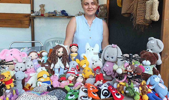 Burhaniye'de Dilek hanımın örgü bebekleri ilgi gördü