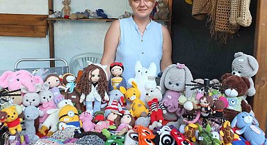 Burhaniye'de Dilek hanımın örgü bebekleri ilgi gördü