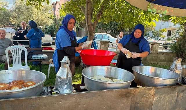 Burhaniye'de geleneksel lokma hayrı yapıldı