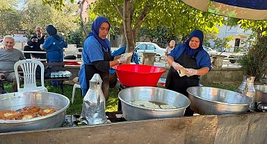 Burhaniye'de geleneksel lokma hayrı yapıldı