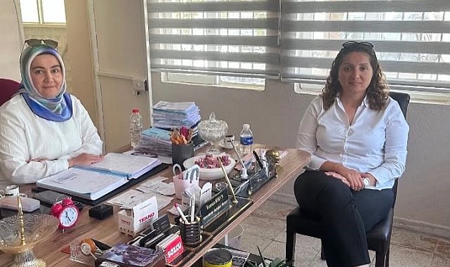 Burhaniye'de İlçe Sağlık Müdürü Akbey, kadın muhtarı ziyaret etti
